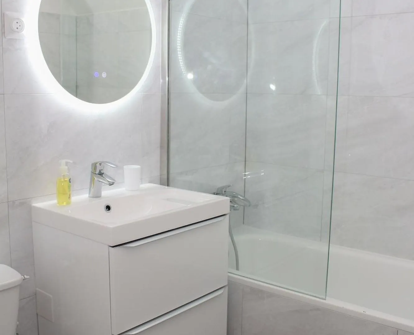 Appartement Entier *Au Pied De La Gare* Juvisy-sur-Orge 0*,  France